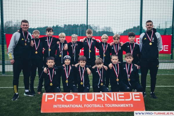 Rocznik 2013 na turnieju w Koloni Łobudzice